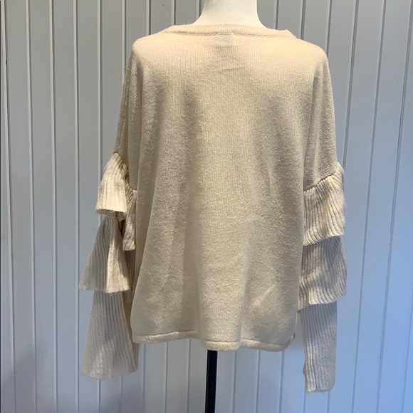 CUPIO tiered ruffle sleeves - Picture 3 of 4